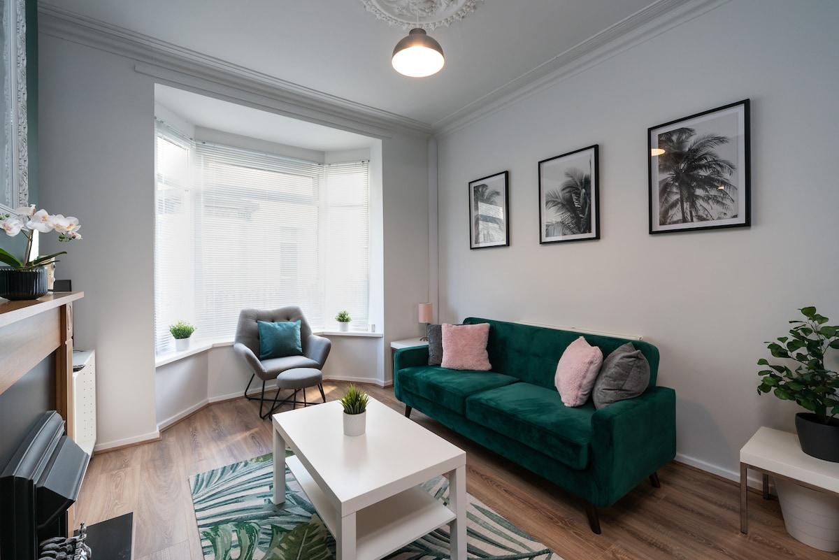 Stylish 3BR House in Hull - Sleeps 52